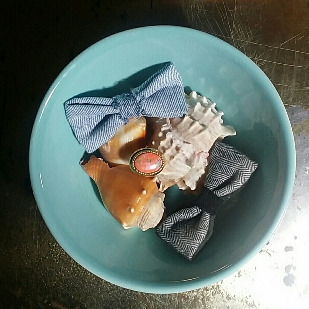 Sarah coventry coral colored accent ring